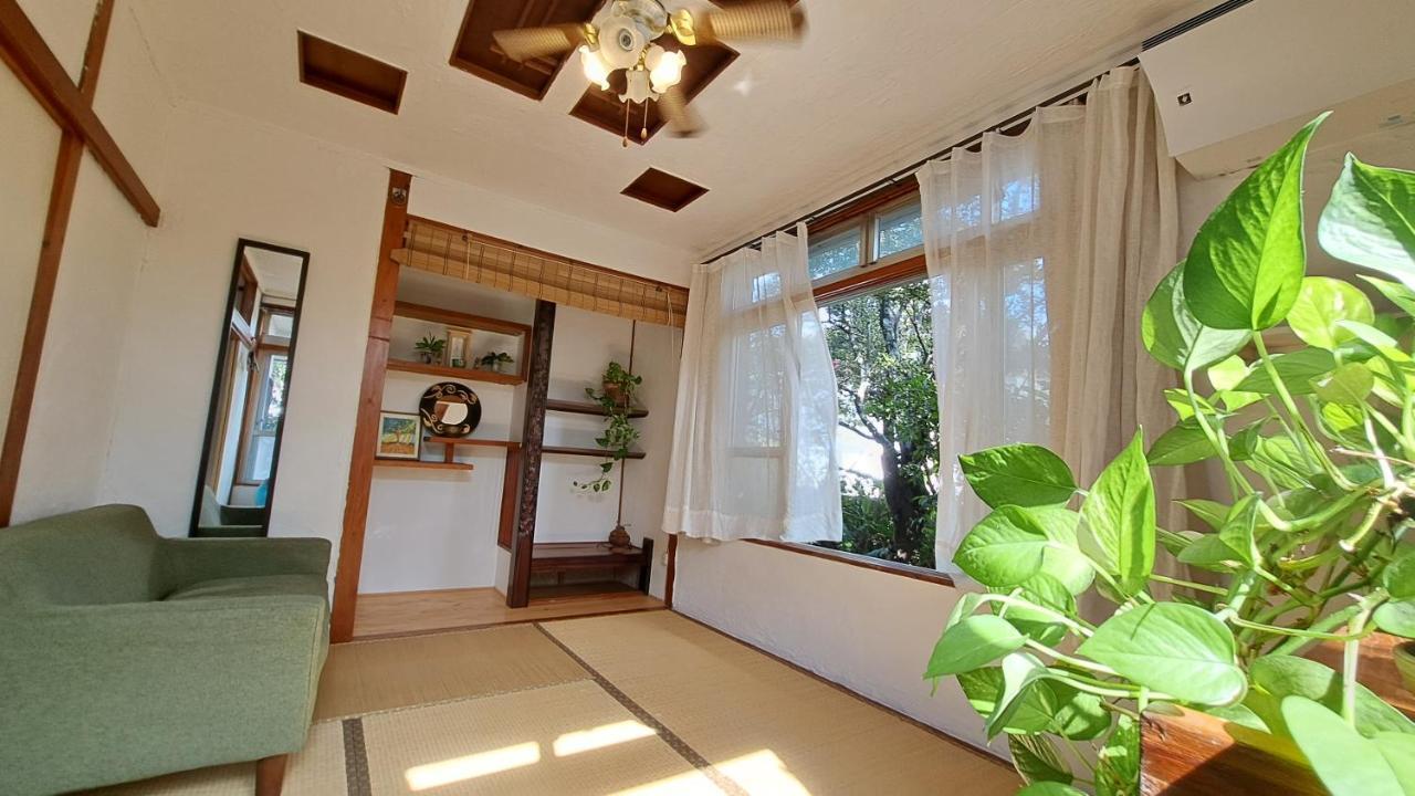 Aroha: Beachfront Retreat Near Yabiji Coral Reef *