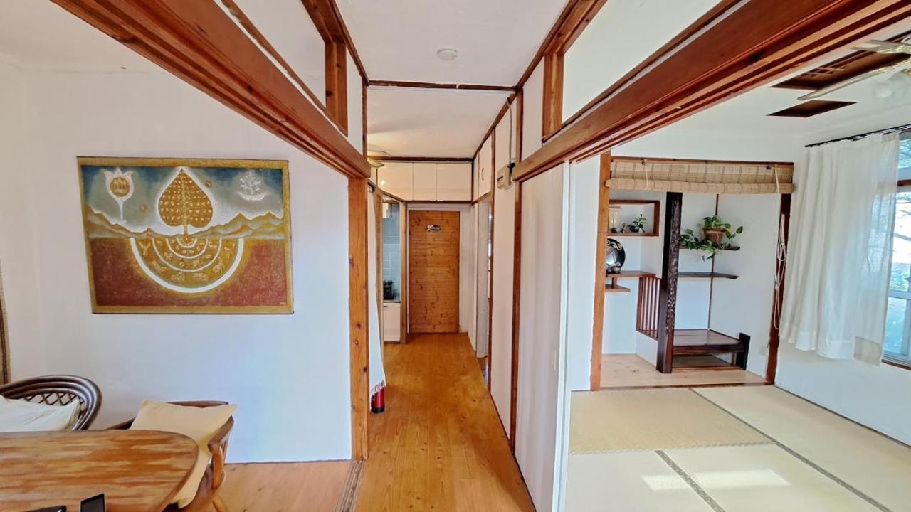 Aroha: Beachfront Retreat Near Yabiji Coral Reef
